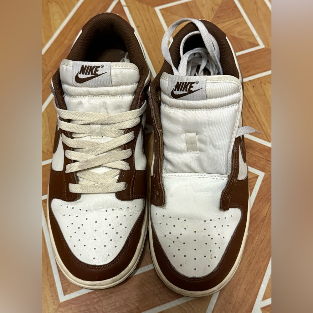 Nike Men's White and Brown Sneakers extra strings